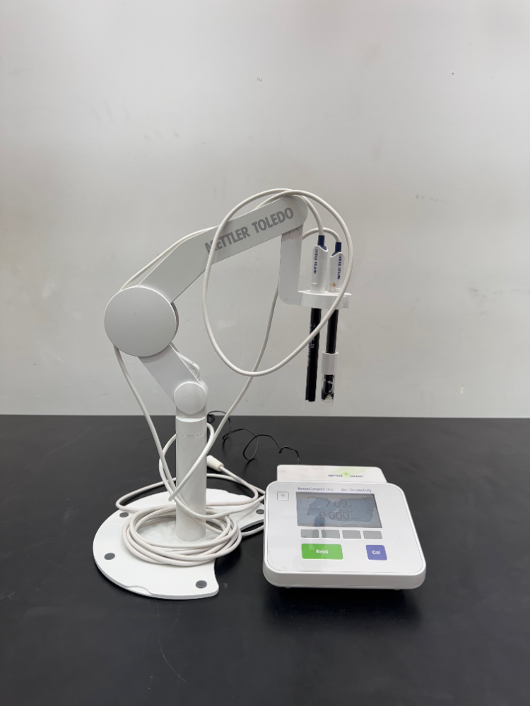 Image of Mettler Toledo Seven Compact Duo pH/Conductivity Meter
